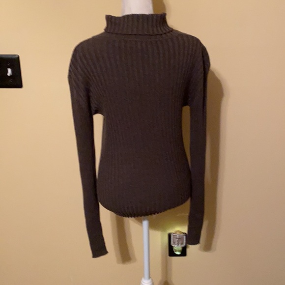600 West turtleneck - Picture 5 of 12